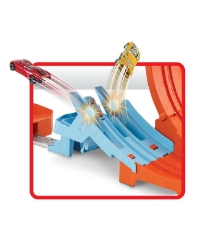 Imagine Hot Wheels Circuit rapid cu lansator pentru cascadorii si masinuta exclusiva